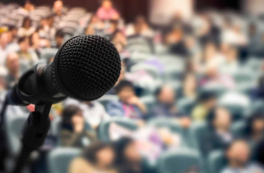 5 Fundamental Elements That Go Behind Selecting Captivating Keynote Speakers For Your Conference