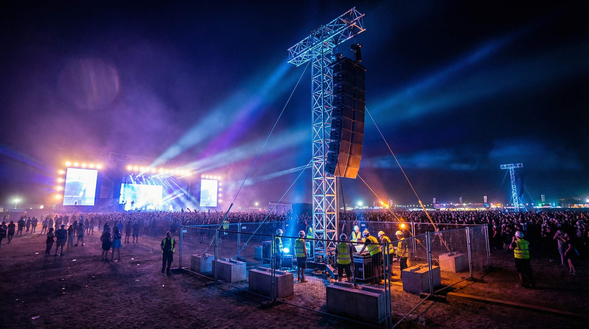 Delay Towers at Large-Scale Festivals: Geometry, Safety, and Latency
