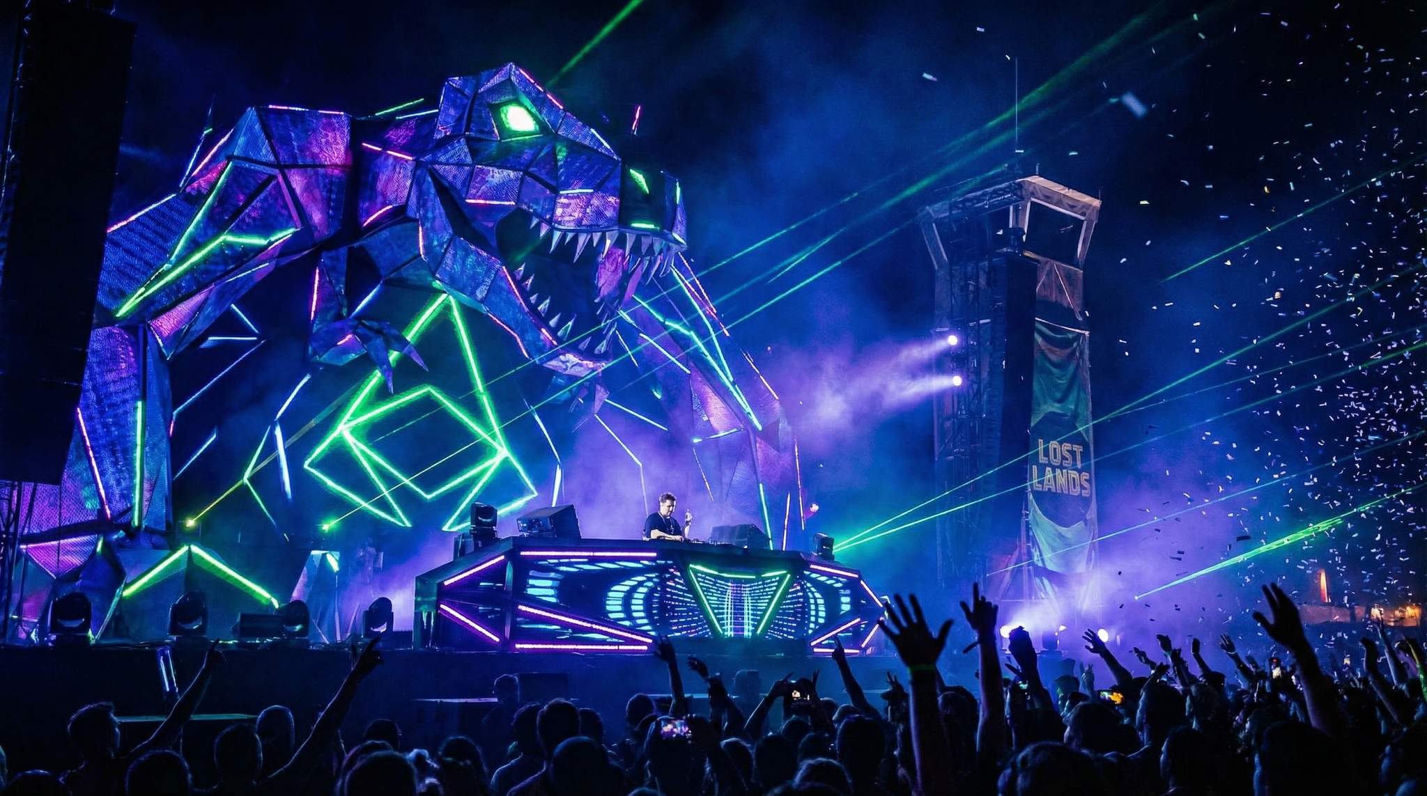 From Scene to Summit: Defining Your Festival&rsquo;s Electronic Identity