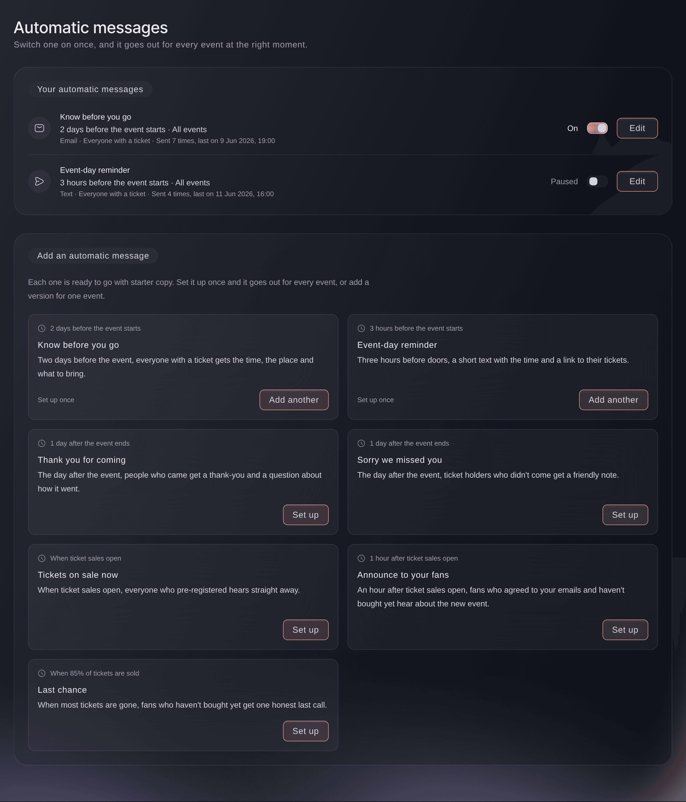 Ticket Fairy Automatiske beskeder med to konfigurerede, én slået til og én sat på pause, over de syv færdige beskeder