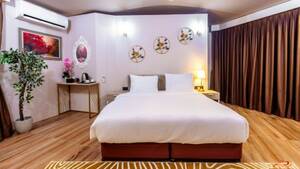 Premium Lodge&ndash;Sunrise View at Bait Al Sha&rsquo;ar, Abu Dhabi (Half Board | Shared Transfers & Activities)