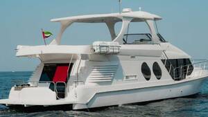 Dubai Marina Sharing Yacht Tour &ndash; 1 Hour (Standard Hours)